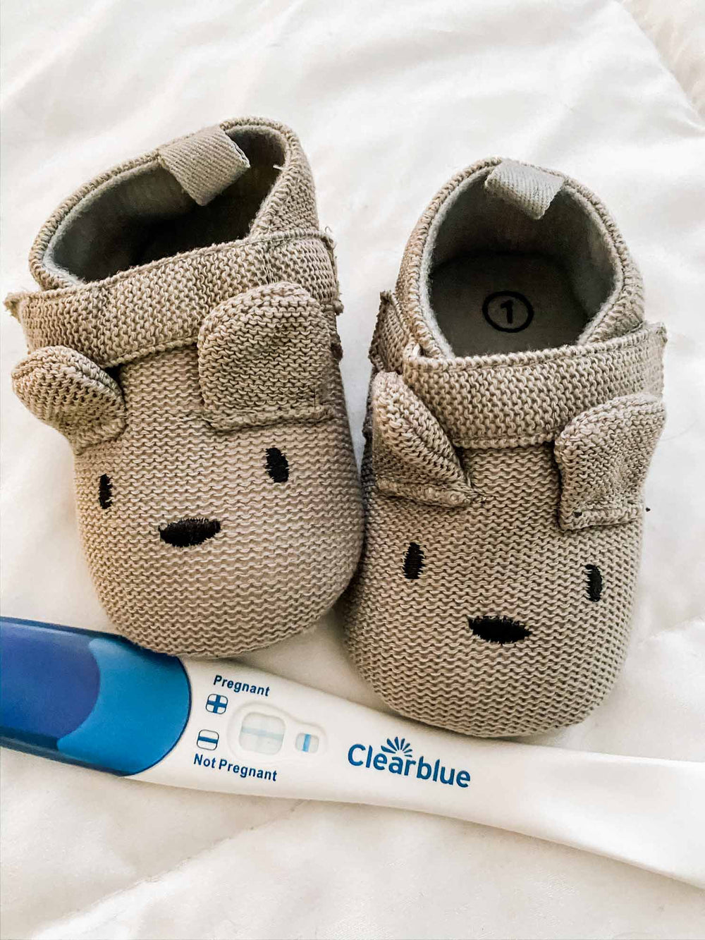 Baby shoes and positive pregnancy